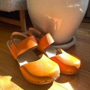 Dansko Thea Clog - orange/tangerine, size 39 (8.5-9)